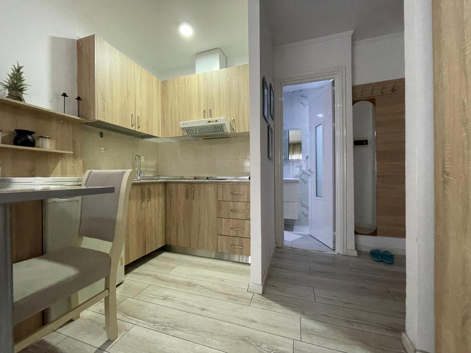Downtown Modern Studio Apartment Tirana Bagian luar foto