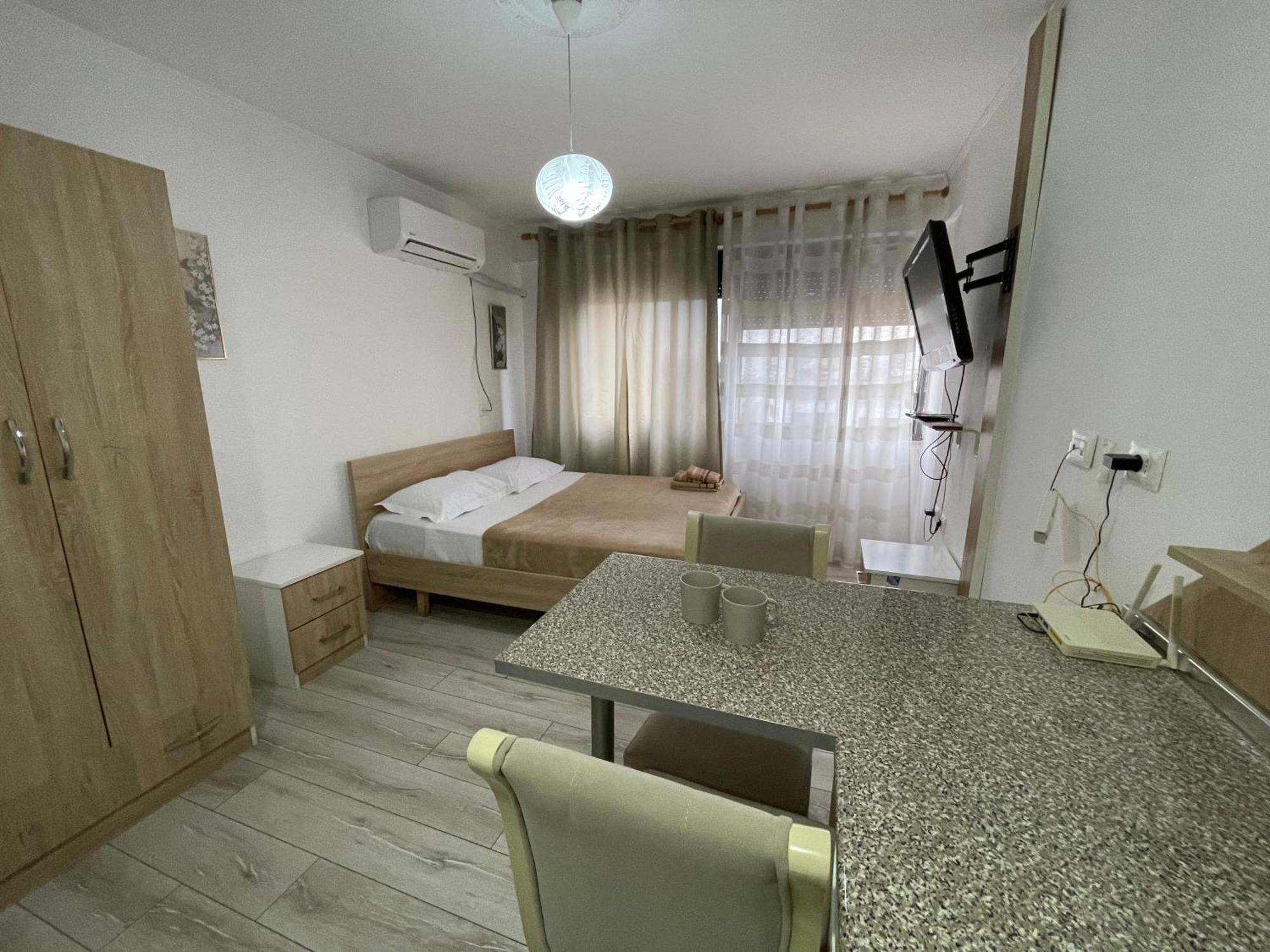 Downtown Modern Studio Apartment Tirana Bagian luar foto