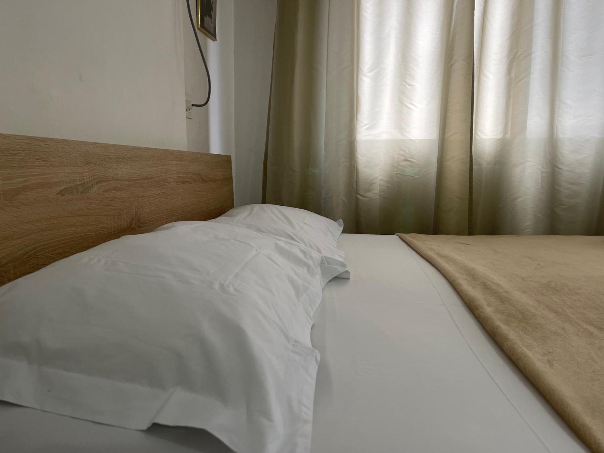 Downtown Modern Studio Apartment Tirana Bagian luar foto