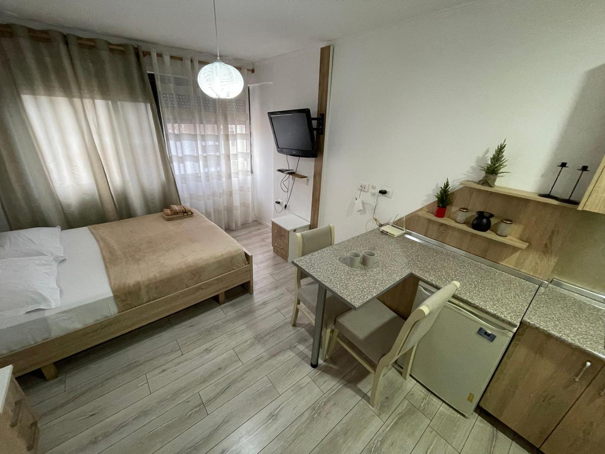 Downtown Modern Studio Apartment Tirana Bagian luar foto